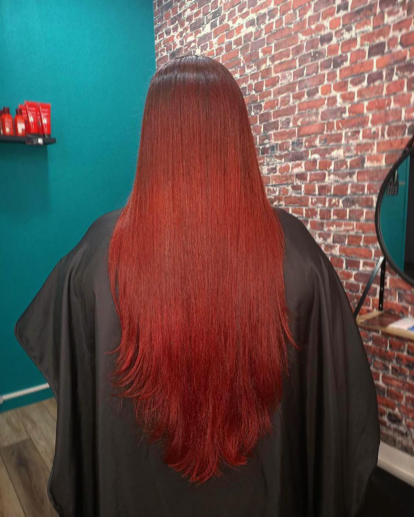 Coiffure ombré hair rouge chez un coiffeur à Toulon.